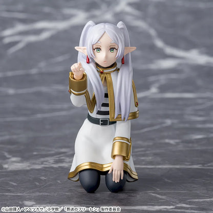Sega Frieren: Beyond Journey's End Frieren (Poking Something) Premium Perching Figure