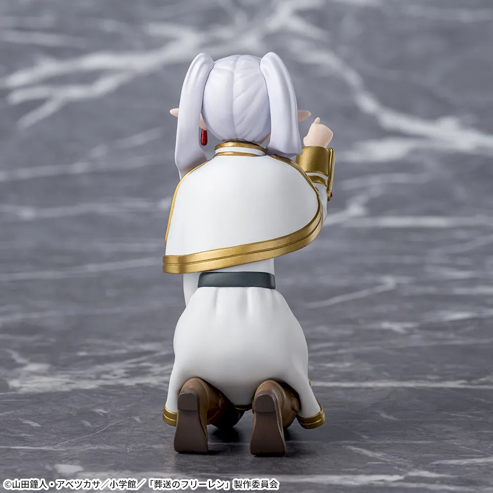Sega Frieren: Beyond Journey's End Frieren (Poking Something) Premium Perching Figure