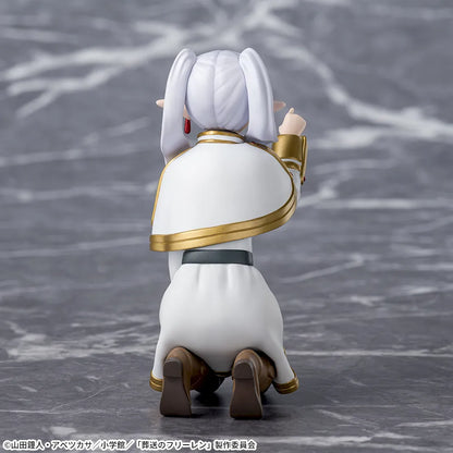Sega Frieren: Beyond Journey's End Frieren (Poking Something) Premium Perching Figure